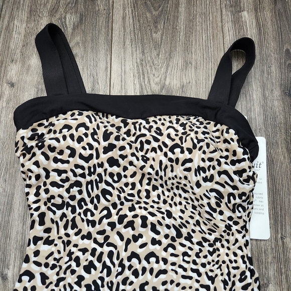 NWT Miraclesuit Taupe Leopard Animal Print One Piece Swimsuit Size 10 - Picture 3 of 9